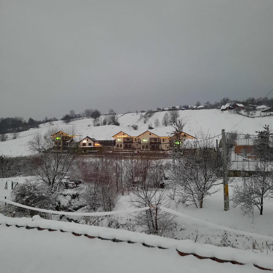 Sat De Vacanta Martisorul Cacica Hotel Suceava Exterior photo